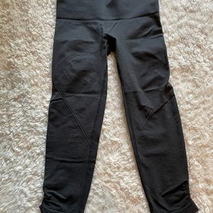Lululemon cropped grey leggings size 6